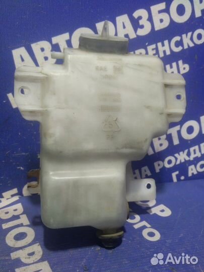 Бачок омывателя заднего стекла Mitsubishi Pajero 2