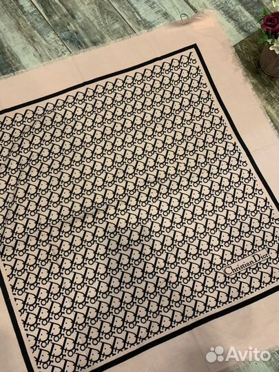 Платок шерстяной Dior розовый теплый мягкий