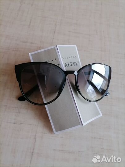 Солнцезащитные очки женские новые