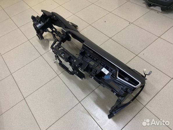 Торпедо Toyota Corolla E210 с подушкой пассажира