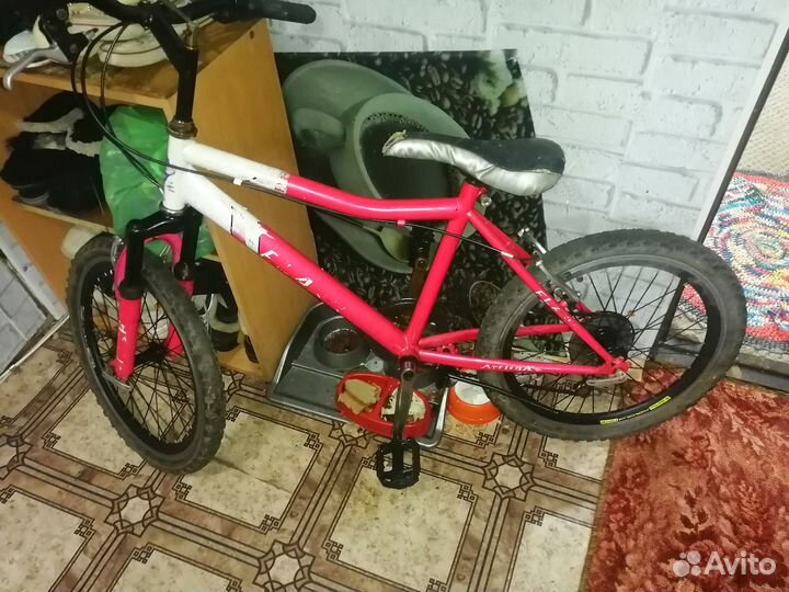 Розовый велосипед