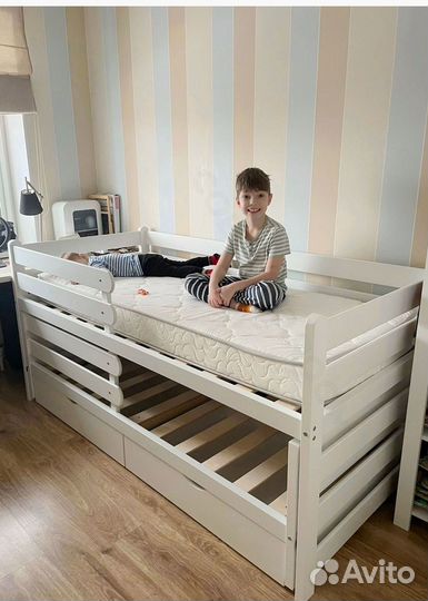 Детская кровать для двоих из настоящего дерева