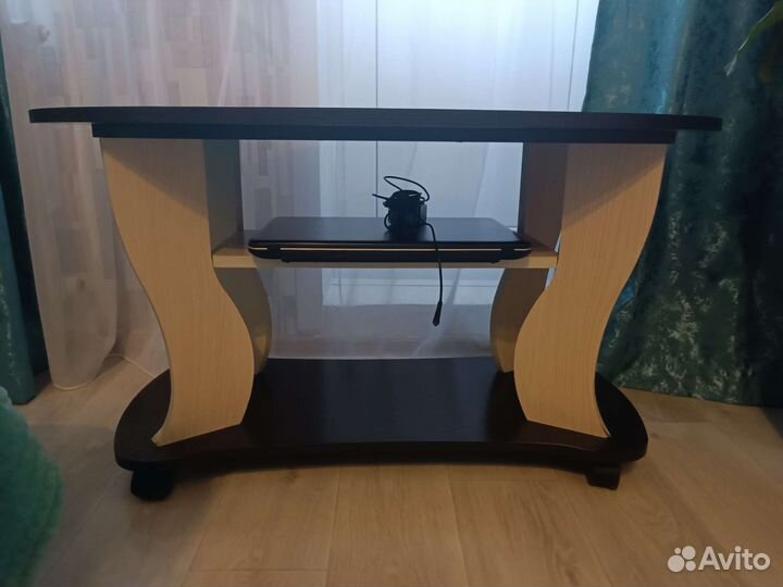 Журнальный столик на колесах