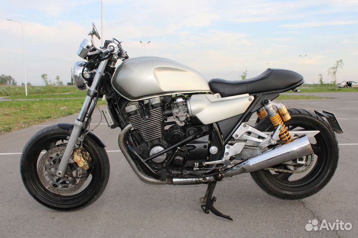 Yamaha xjr 1200 cafe racer