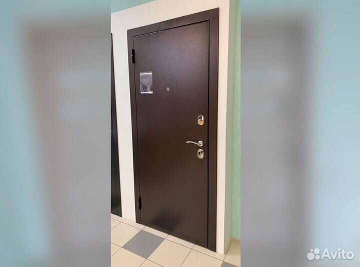 Входная дверь в квартиру металлическая