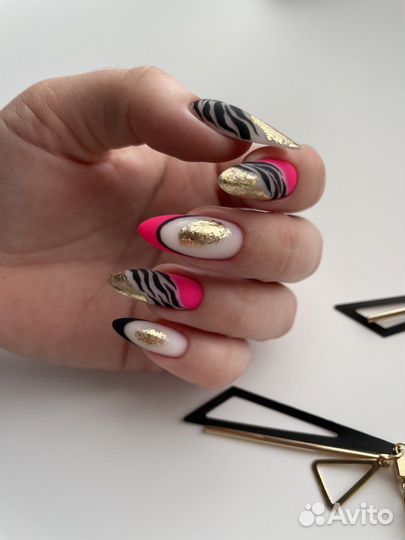 Педикюр с покрытием лаком