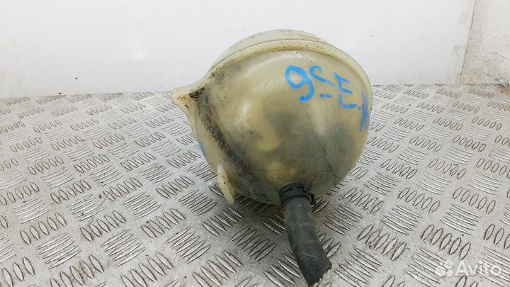 Бачок расширительный на Volkswagen Transporter T4