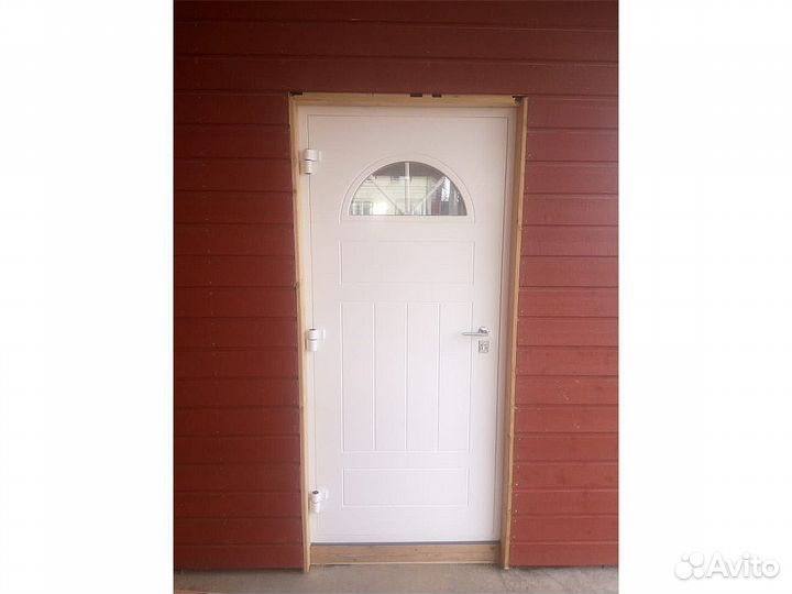 Деревянная входная дверь