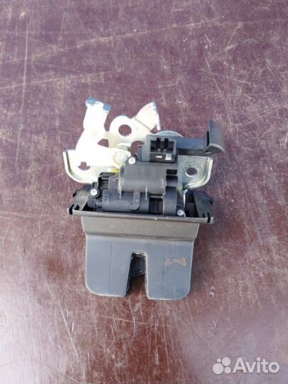 Замок багажника Skoda Superb B6 2008-2015