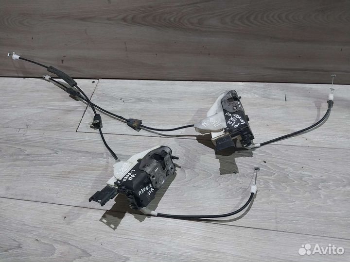 Замок двери передний правый Peugeot 308