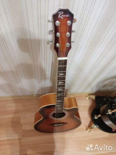 Акустическая гитара