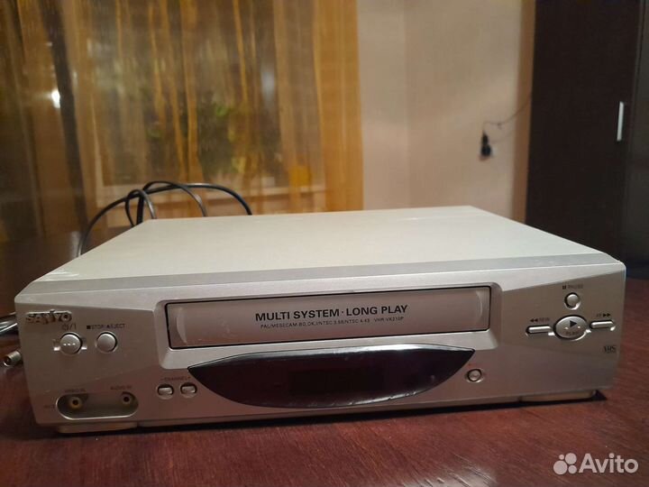 Видеомагнитофон sanyo