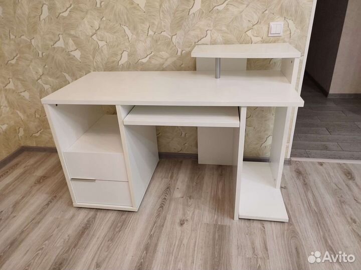 Компьютерный стол фирмы Gautier