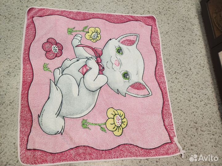 Пакетом 3одеяла 1 подушка 1 постилка под коляску