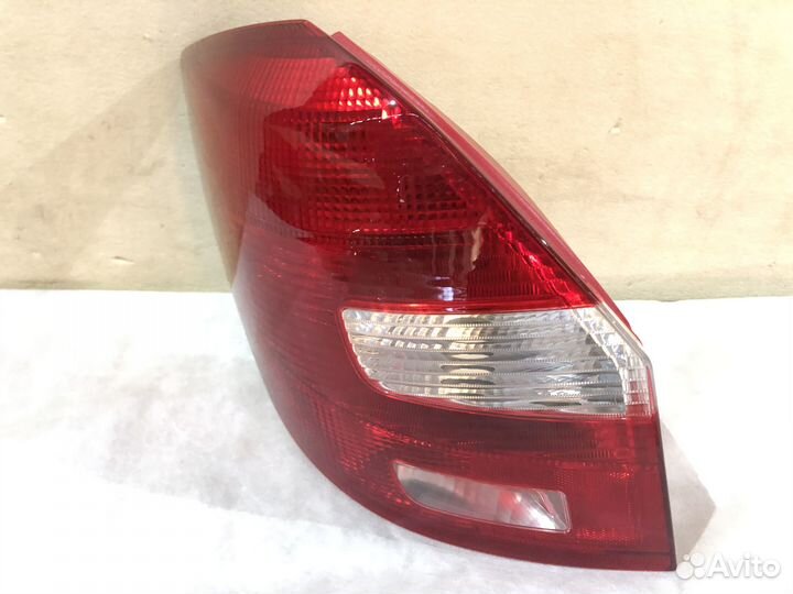 Фонарь правый шкода фабия skoda fabia 07-10