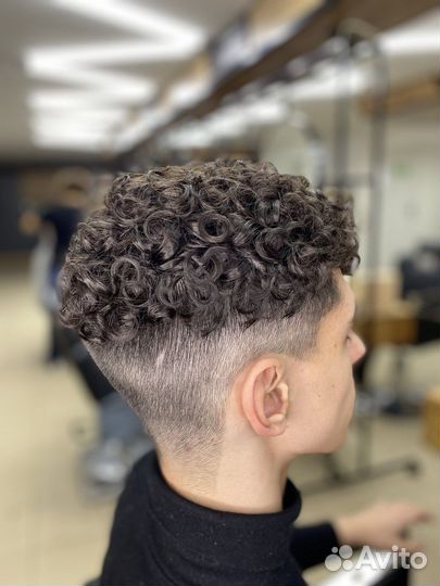 Мужская завивка волос