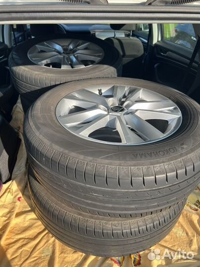 Yokohama BluEarth AE50 215/65 R17