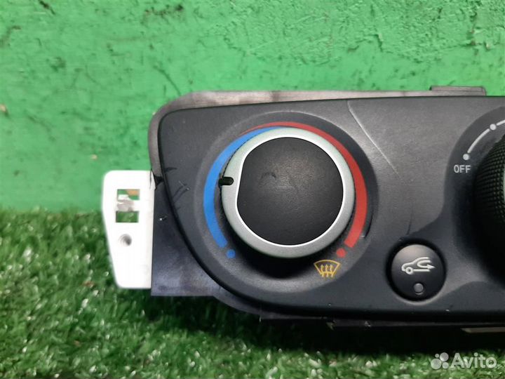 Панель управления отопителя Renault Scenic 3 (JZ)