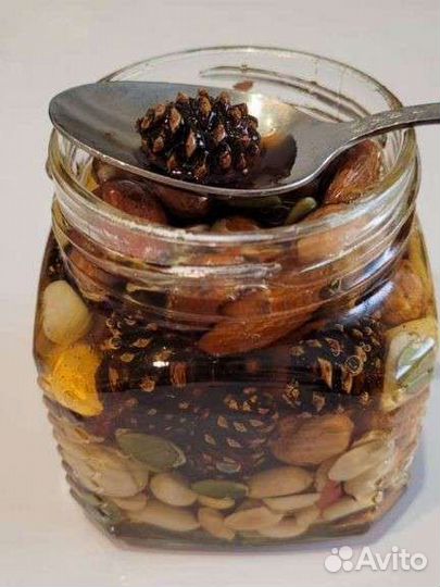 Ореховый микс с сосновыми шишками