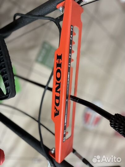 Самоходный снегоуборщик Honda HSS 569 (GX270)