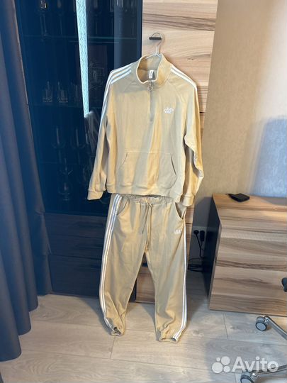 Костюм женский спортивный