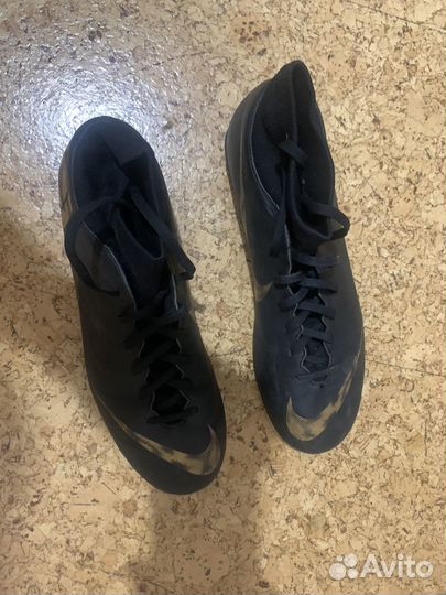 Футбольные бутсы nike