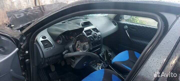 Разбираю по частям рено меган 2