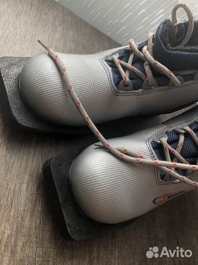 Лыжи беговые с ботинками 35 размер