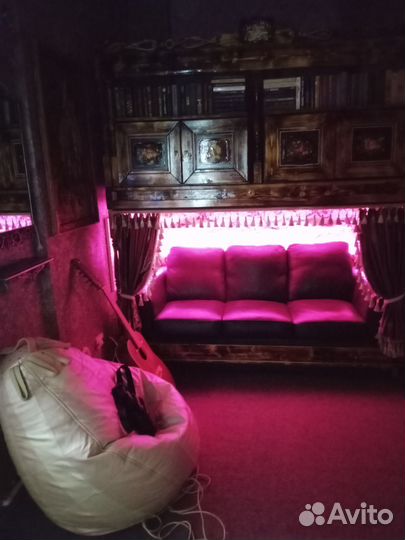 Кожаный диван