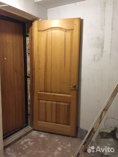 Дверь из массива дерева