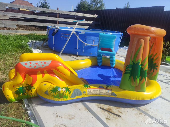 Детский надувной бассейн с горкой