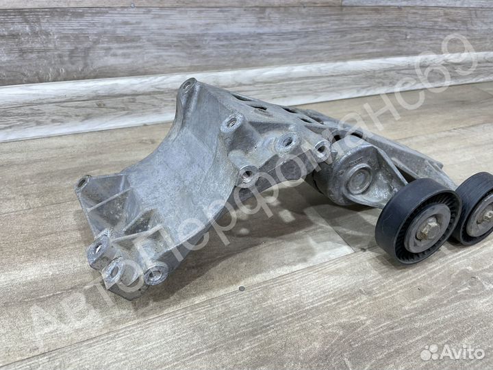 Кронштейн натяжителя приводного ремня w245 / w169