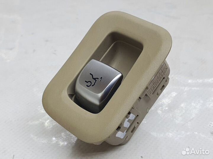 Кнопка открывания багажника Mercedes-Benz C W205