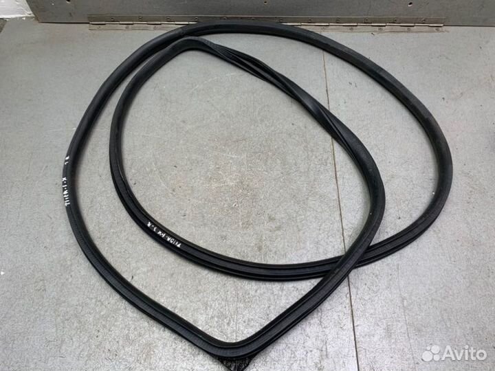 Уплотнительная резинка Nissan Tiida C11 HR16 2010