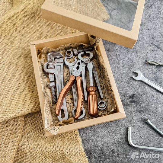 Набор шоколадных инструментов мужчине