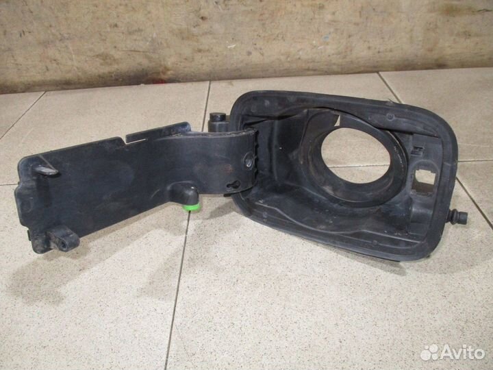 Ниша лючка бензобака BMW X3 (E83)