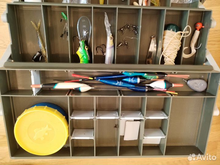 Контейнер со снастями рыболовный