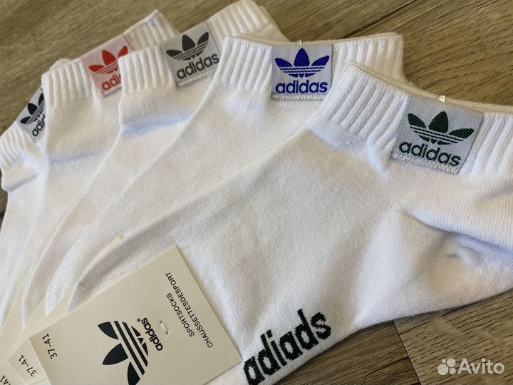 Ноские женские короткие Adidas.Качество Люкс