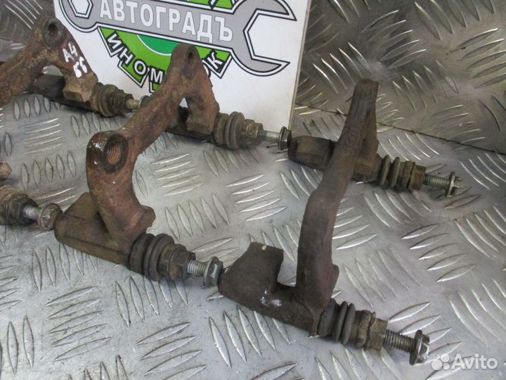 Скоба заднего суппорта Audi A6 C5, А4 Б6