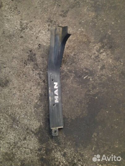Накладка внутренняя на порог передняя правая MAN