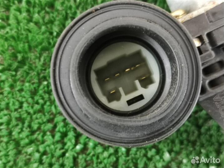 Стеклоподъемник передний правый Lexus RX300 (MCU3