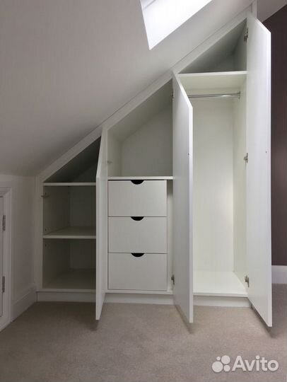 Мансардный встроенный шкаф