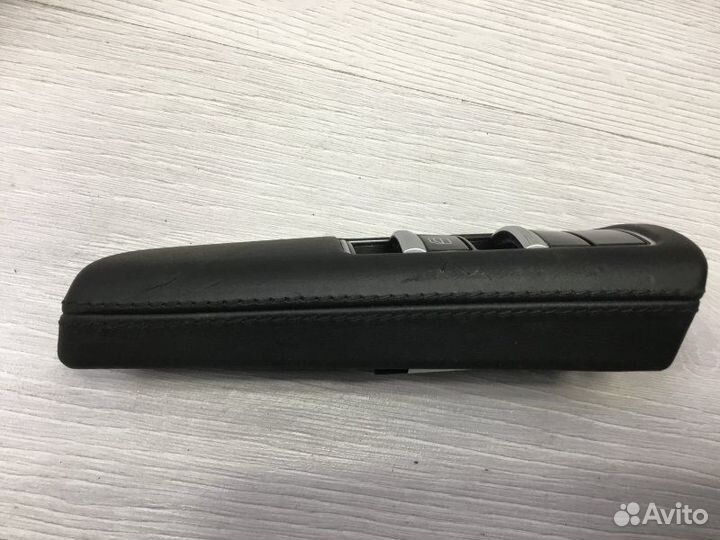 Блок управления стеклоподъемником задний правый