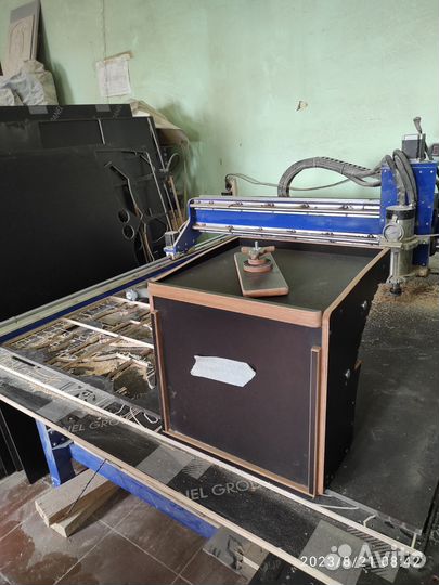 Универсальный стол с повороткой для эхолота