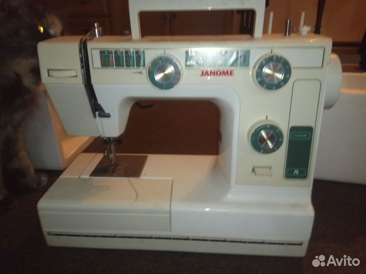 Продается швейная машинка