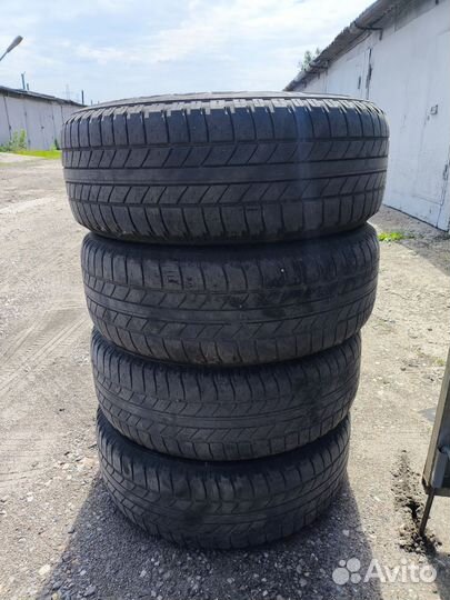 Goodyear Wrangler HP All Weather 235/65 R17 104V