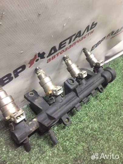 Топливная рейка с форсунками Peugeot 306 универсал