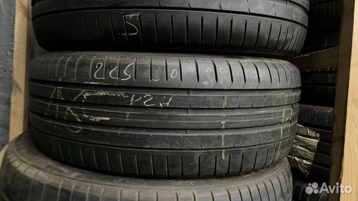 Pirelli P Zero PZ4 225/50 R18 102V