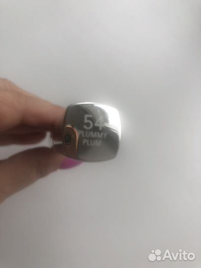 Блески для губ разные