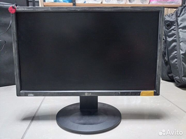 Монитор, кабель питания, VGA кабель